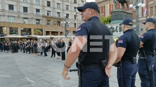 Žene u crnom na Trgu Republike